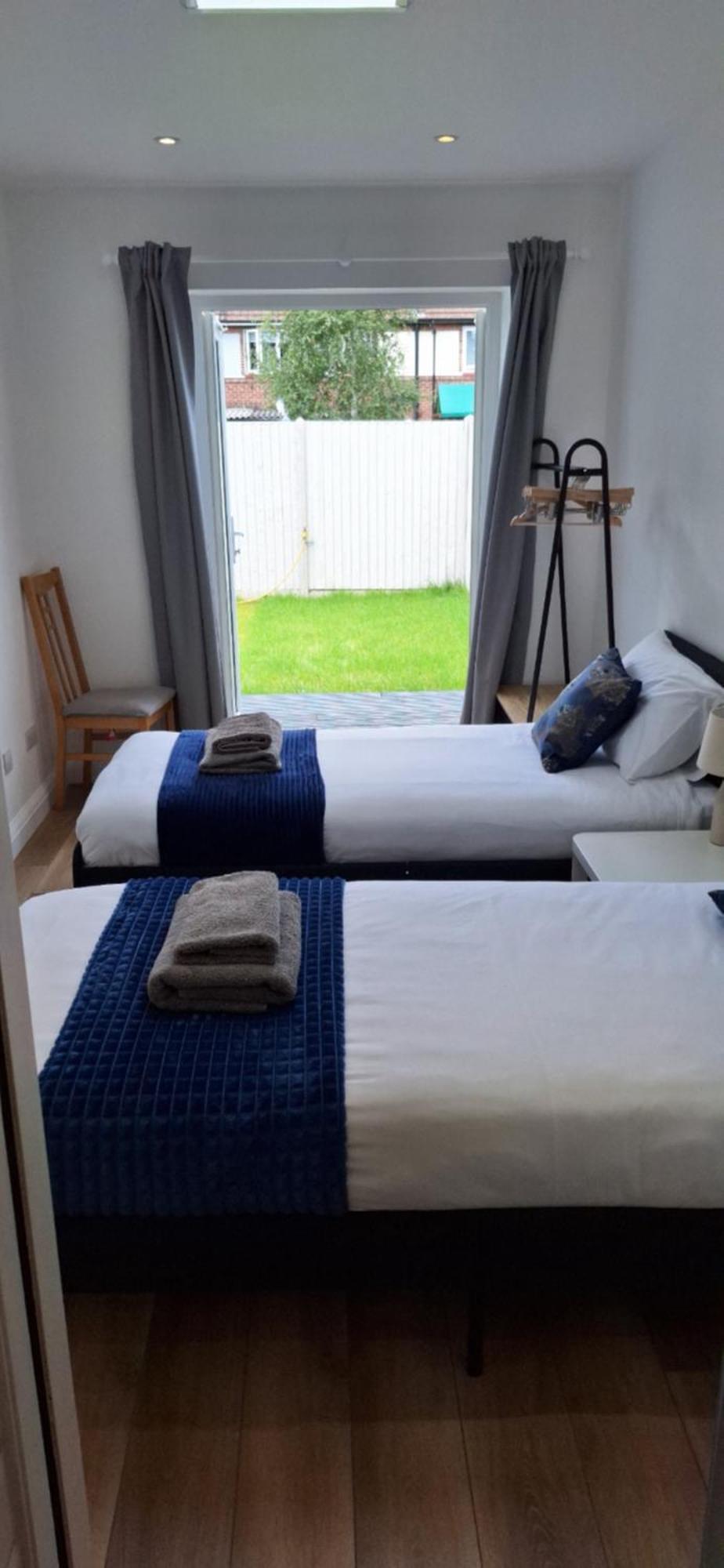 New 3 Bedrooms Flat In Ashford Near Heathrow Εξωτερικό φωτογραφία