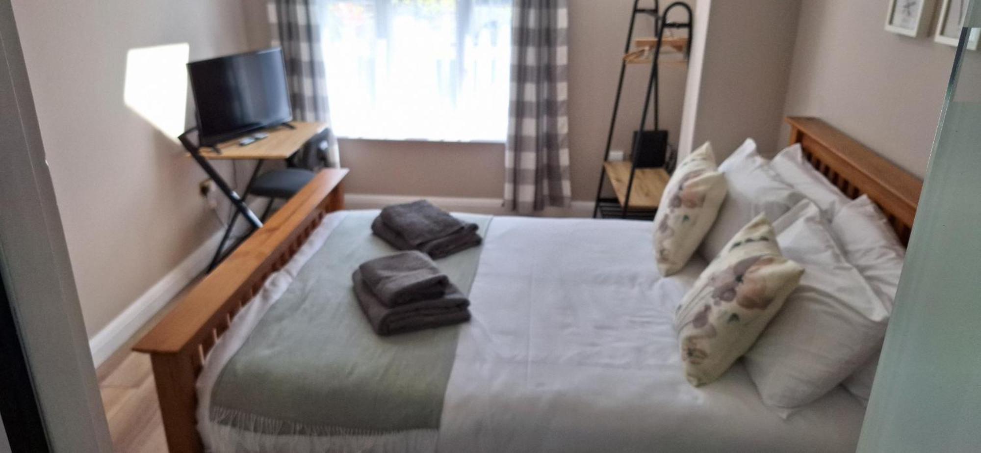 New 3 Bedrooms Flat In Ashford Near Heathrow Εξωτερικό φωτογραφία
