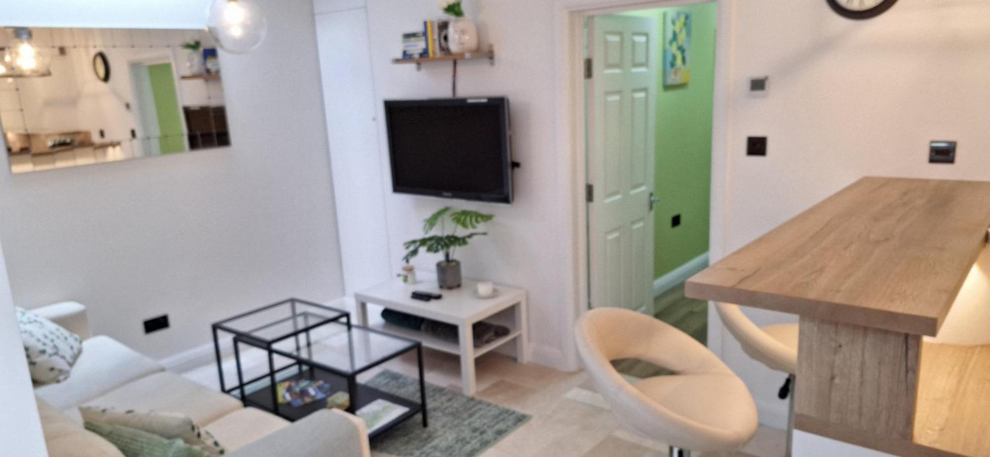 New 3 Bedrooms Flat In Ashford Near Heathrow Εξωτερικό φωτογραφία